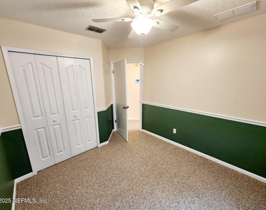 3910 Karissa Ann Place E - Photo Thumbnail 18