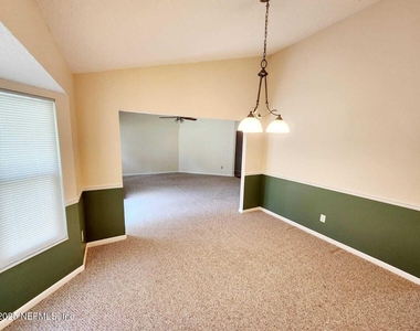 3910 Karissa Ann Place E - Photo Thumbnail 5