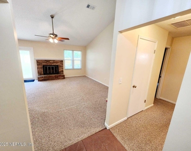 3910 Karissa Ann Place E - Photo Thumbnail 8