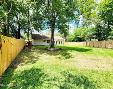 3910 Karissa Ann Place E - Photo Thumbnail 27