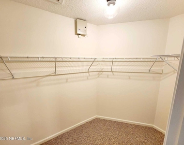 3910 Karissa Ann Place E - Photo Thumbnail 11