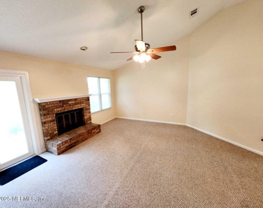 3910 Karissa Ann Place E - Photo Thumbnail 9