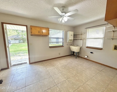 3990 Clearwater Lane - Photo Thumbnail 5
