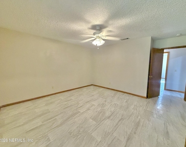 3990 Clearwater Lane - Photo Thumbnail 7