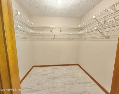 3990 Clearwater Lane - Photo Thumbnail 12