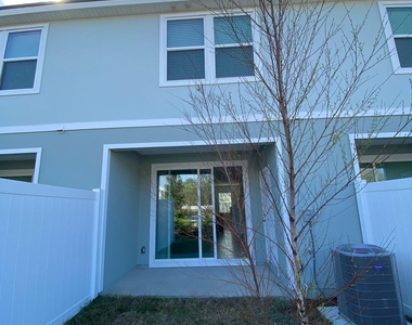 8319 Zenith Circle - Photo Thumbnail 15