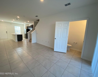 8319 Zenith Circle - Photo Thumbnail 5