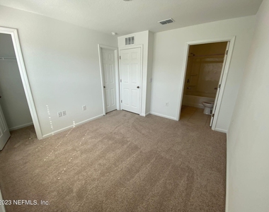 8319 Zenith Circle - Photo Thumbnail 11