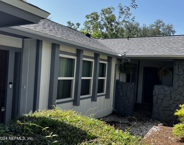 6137 Island Forest Drive - Photo Thumbnail 2