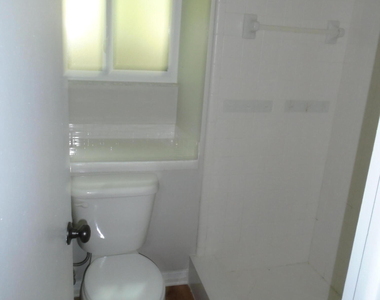 6137 Island Forest Drive - Photo Thumbnail 9