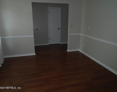 6137 Island Forest Drive - Photo Thumbnail 7