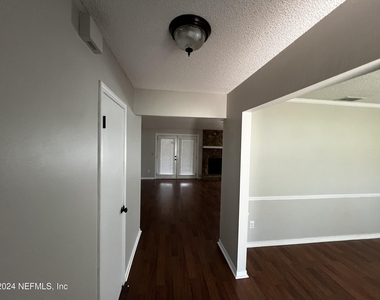 6137 Island Forest Drive - Photo Thumbnail 14
