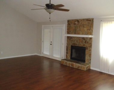 6137 Island Forest Drive - Photo Thumbnail 6