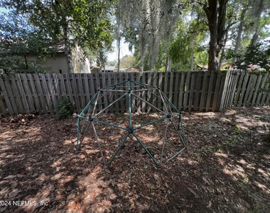 6137 Island Forest Drive - Photo Thumbnail 4