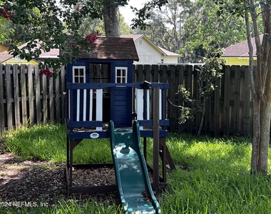 6137 Island Forest Drive - Photo Thumbnail 10