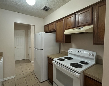 470 Crabapple Court - Photo Thumbnail 6