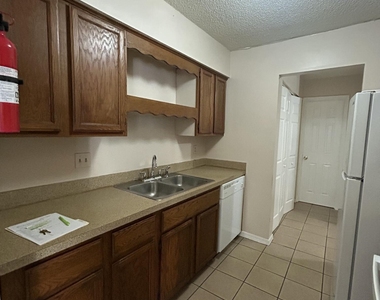 470 Crabapple Court - Photo Thumbnail 5