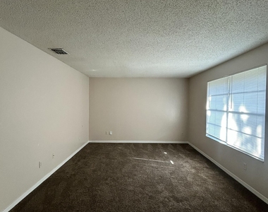 470 Crabapple Court - Photo Thumbnail 4
