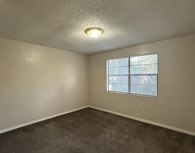 470 Crabapple Court - Photo Thumbnail 7