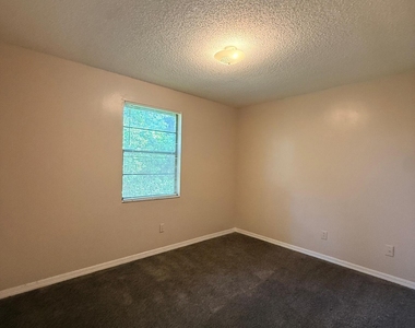 470 Crabapple Court - Photo Thumbnail 8