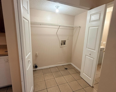 470 Crabapple Court - Photo Thumbnail 12