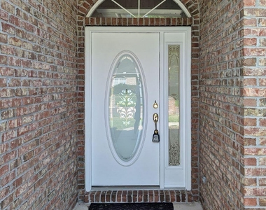 2413 Cedar Trace Drive W - Photo Thumbnail 3