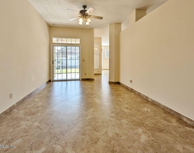 2413 Cedar Trace Drive W - Photo Thumbnail 6