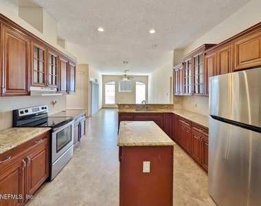 2413 Cedar Trace Drive W - Photo Thumbnail 10