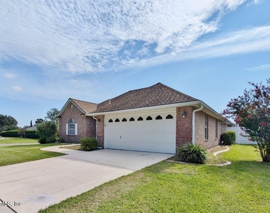 2413 Cedar Trace Drive W - Photo Thumbnail 1
