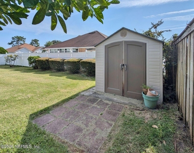 2413 Cedar Trace Drive W - Photo Thumbnail 30