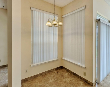 2413 Cedar Trace Drive W - Photo Thumbnail 14