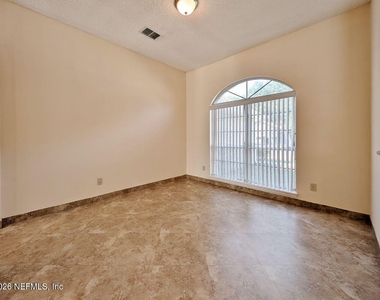 2413 Cedar Trace Drive W - Photo Thumbnail 7