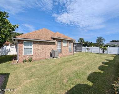 2413 Cedar Trace Drive W - Photo Thumbnail 28