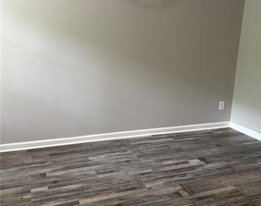 5739 Windfall Lane - Photo Thumbnail 13