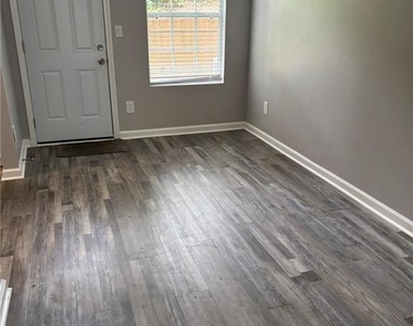 5739 Windfall Lane - Photo Thumbnail 8