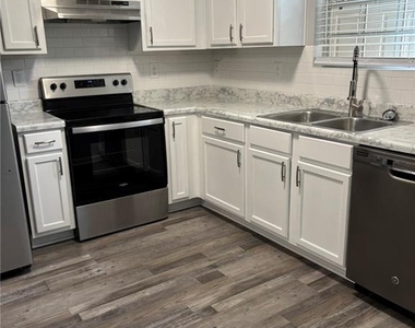 5739 Windfall Lane - Photo Thumbnail 11
