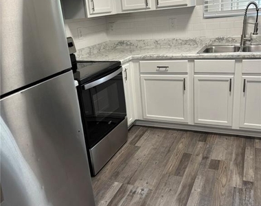 5739 Windfall Lane - Photo Thumbnail 9