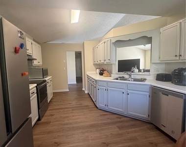 4197 Sterling Pointe Drive - Photo Thumbnail 6