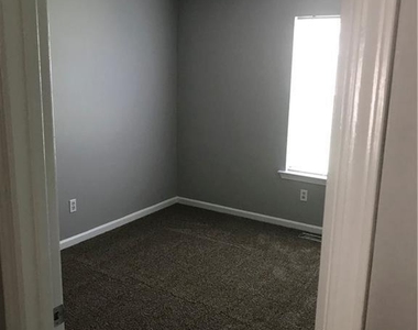 4197 Sterling Pointe Drive - Photo Thumbnail 12