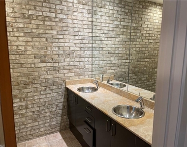1325 Peachtree View Ne - Photo Thumbnail 8
