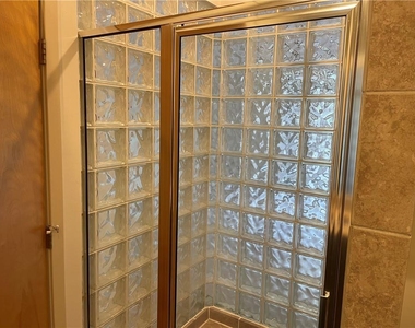 1325 Peachtree View Ne - Photo Thumbnail 9