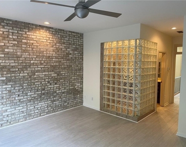 1325 Peachtree View Ne - Photo Thumbnail 10