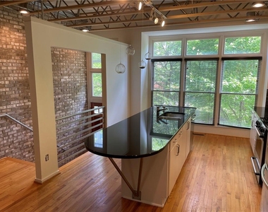 1325 Peachtree View Ne - Photo Thumbnail 3