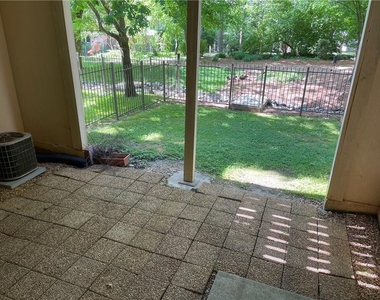 1325 Peachtree View Ne - Photo Thumbnail 17