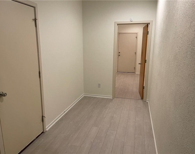 1325 Peachtree View Ne - Photo Thumbnail 14