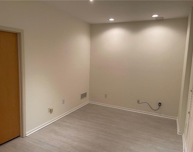 1325 Peachtree View Ne - Photo Thumbnail 15