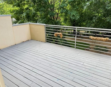 1325 Peachtree View Ne - Photo Thumbnail 6