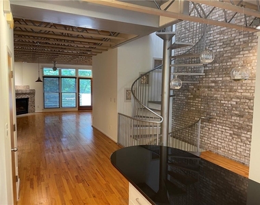 1325 Peachtree View Ne - Photo Thumbnail 4