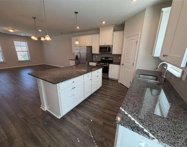 311 Mahone Drive - Photo Thumbnail 5