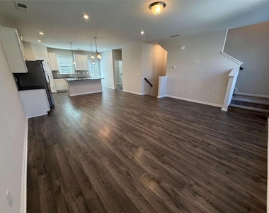 311 Mahone Drive - Photo Thumbnail 2